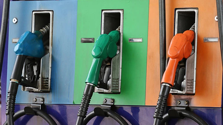 Три по 100. Кто больше всего пострадает от возвращения акцизов на топливо