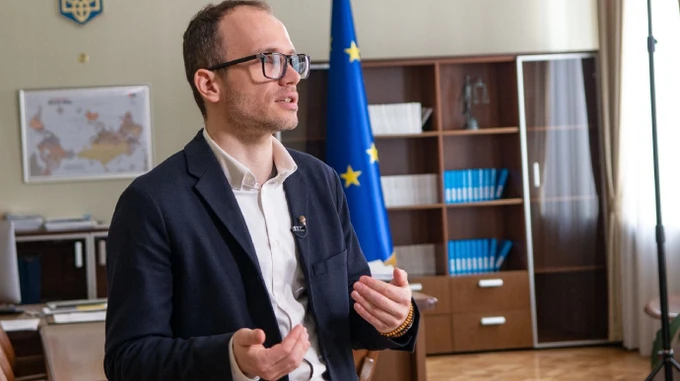 ДБР прийшло з обшуками в Мін’юст: справа про хабар через адвокатку