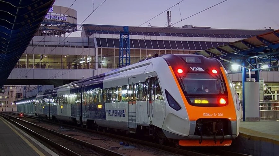 Укрзалізниця призначила додаткові поїзди на травневі свята