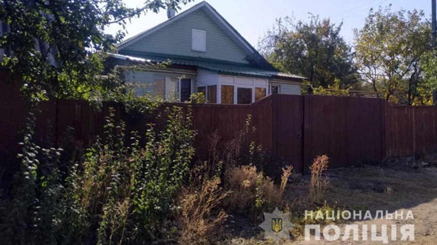 Жінка встановила розтяжку з гранатою на подвір’ї суперниці