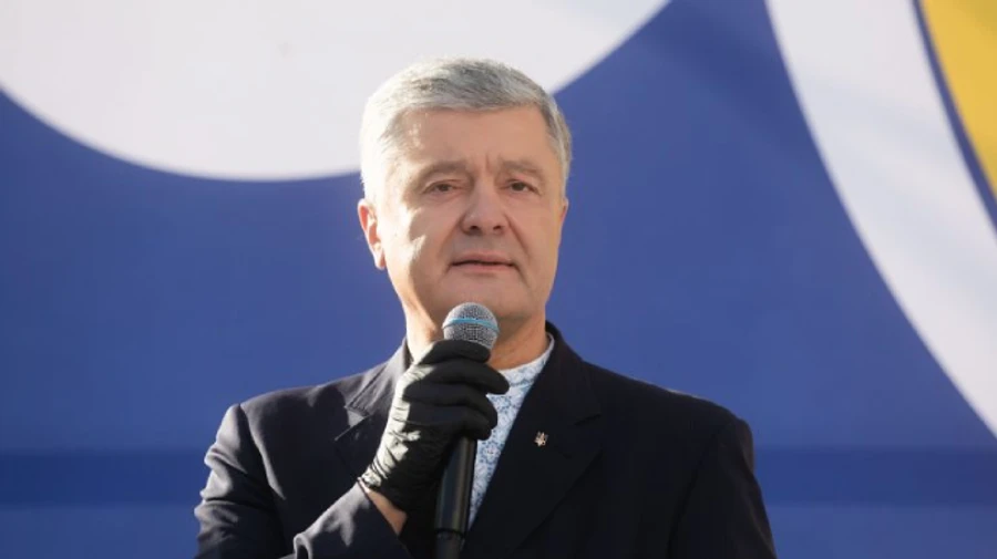 Порошенко веде на місцеві вибори експолітв’язнів Кремля та активістів