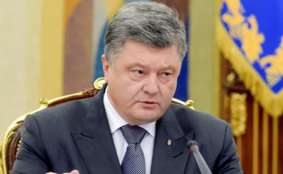 Порошенко: Путін погрожує східним кордонам НАТО, не мовчіть