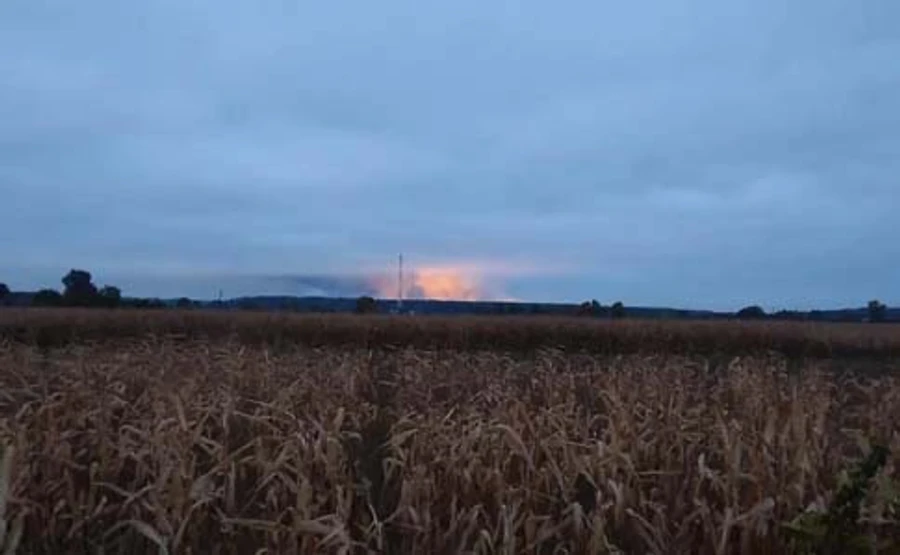 Очаги пожара в Ичне локализовали, раздаются одиночные взрывы