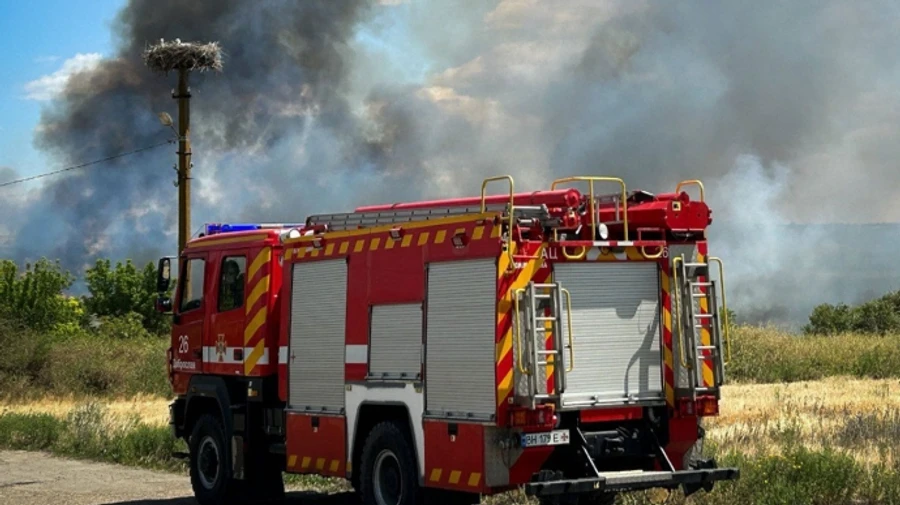На Миколаївщині на місці зберігання боєприпасів виникла пожежа – лунають вибухи