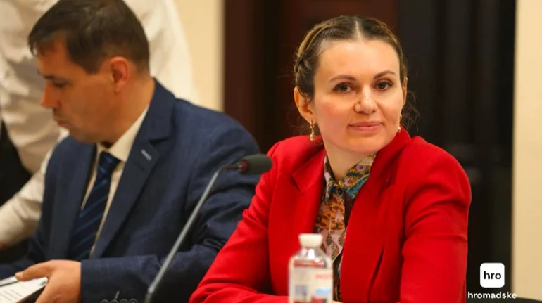 Скороход в суде пожаловалась, что ее обоср*ли на всю страну