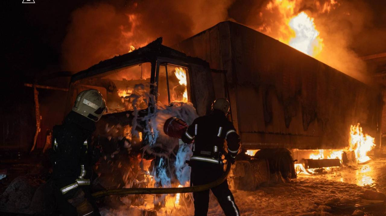 Росіяни вдарили по Сумах – убили 3 водіїв "Нової пошти"