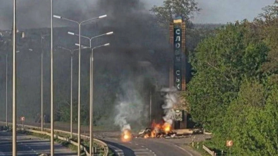 Російський дрон атакував авто між Краматорськом і Словʼянськом