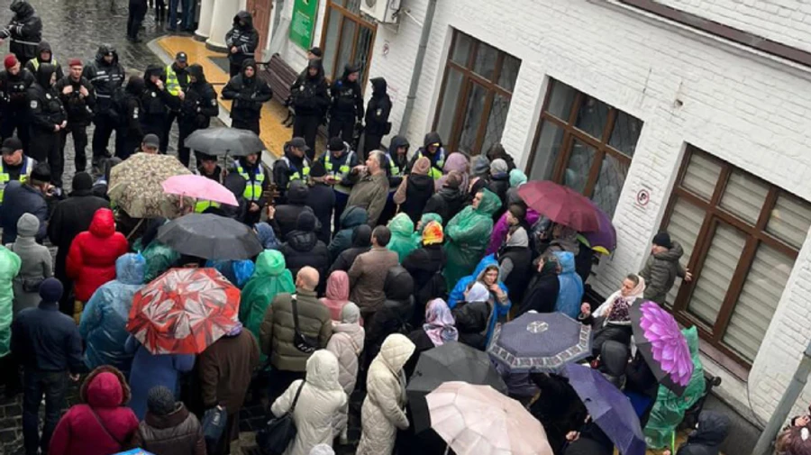 Лавра волнуется... снова: верующие УПЦ МП конфликтовали с комиссией Минкульта