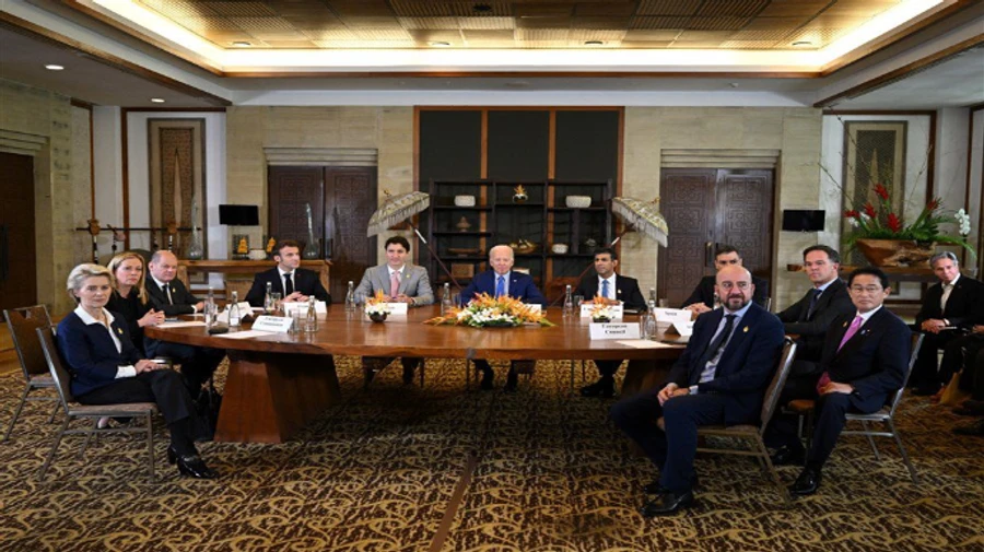 Премьер Нидерландов: Чья бы ракета не упала в Польше, причина этого – ракетные удары РФ по Украине