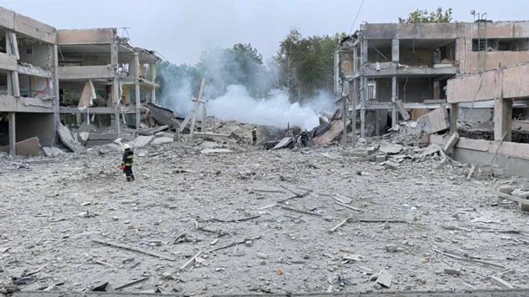 Kharkiv Oblast: Russian forces attack Lozova, Kharkiv spared but loses power