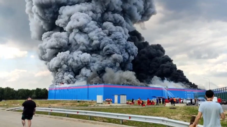 У Підмосков’ї запалав великий склад інтернет-магазину Ozon: є загиблий