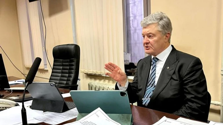 Порошенко просит вернуть прокуратуре макулатуру о его аресте