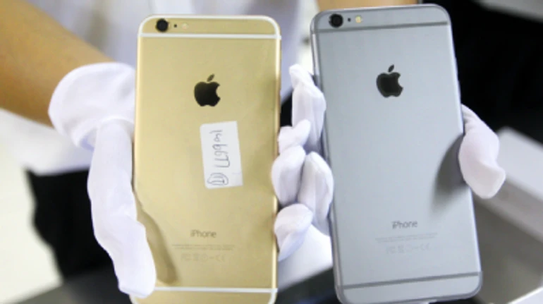 Смартфон – за паспортом, блокування сірих пристроїв і 6 років за контрабанду: як слуги хочуть захистити Україну