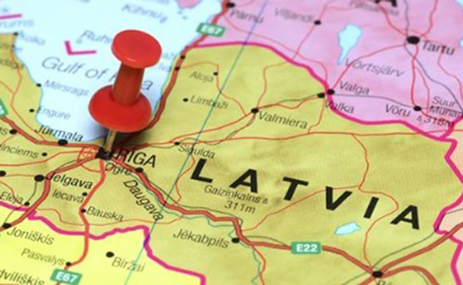 Латвія на місяць заборонить авіаперевезення та закриє кордони
