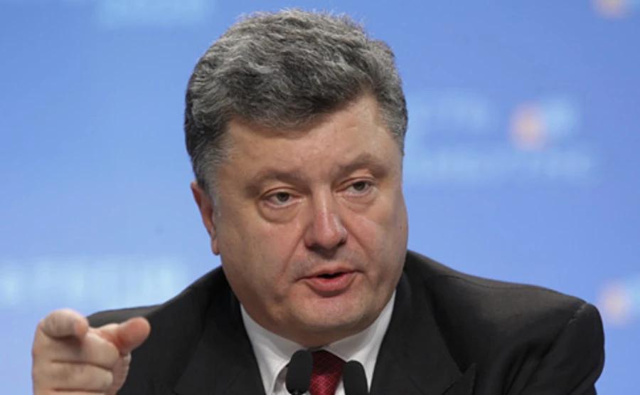 Порошенко поручил Гройсману и Кличко усилить меры безопасности