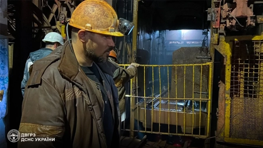 На Днепропетровщине спасатели подняли на поверхность 135 заблокированных шахтеров