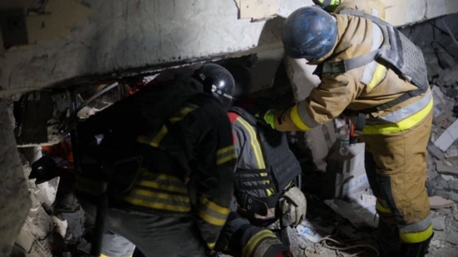 Search and rescue operation completed after Russian attack on Zaporizhzhia: 11 killed and 22 injured – photo, video