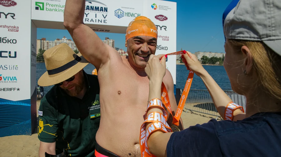 Eleven kilometres of breaststroke: the story of a serviceman who took up swimming after a serious injury – photos