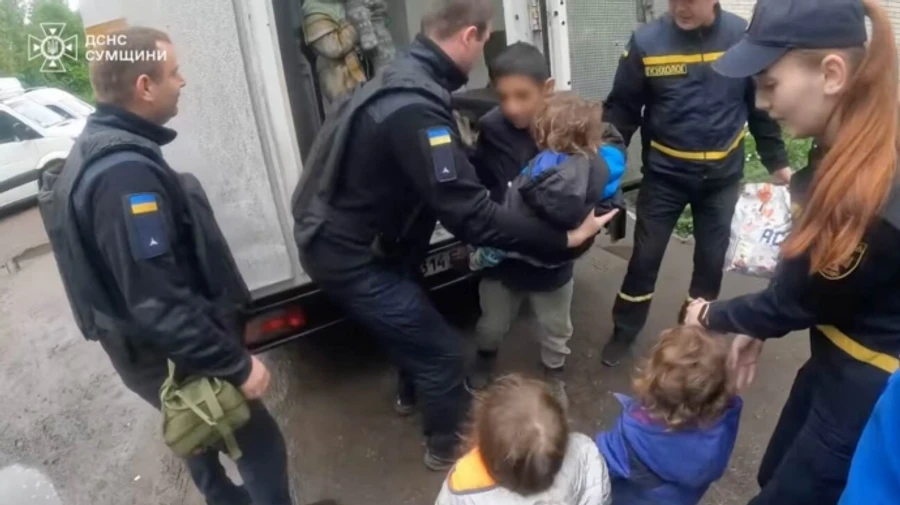 Ukraine evacuates 10 children from Sumy Oblast after Russian strike on bus carrying their mothers – video