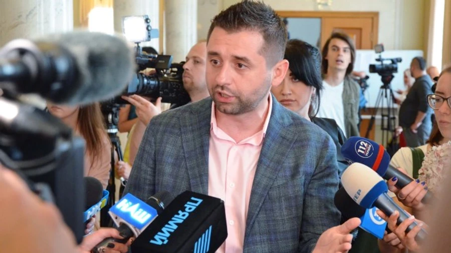 В Слуге народа проходит опрос об исключении Тищенко из фракции – Арахамия