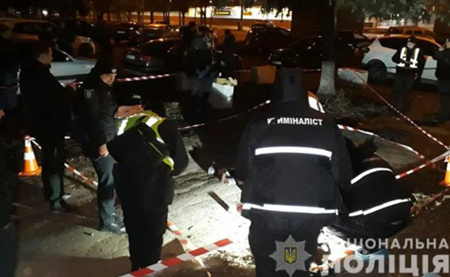 У Києві убили чоловіка: 14 колото-різаних