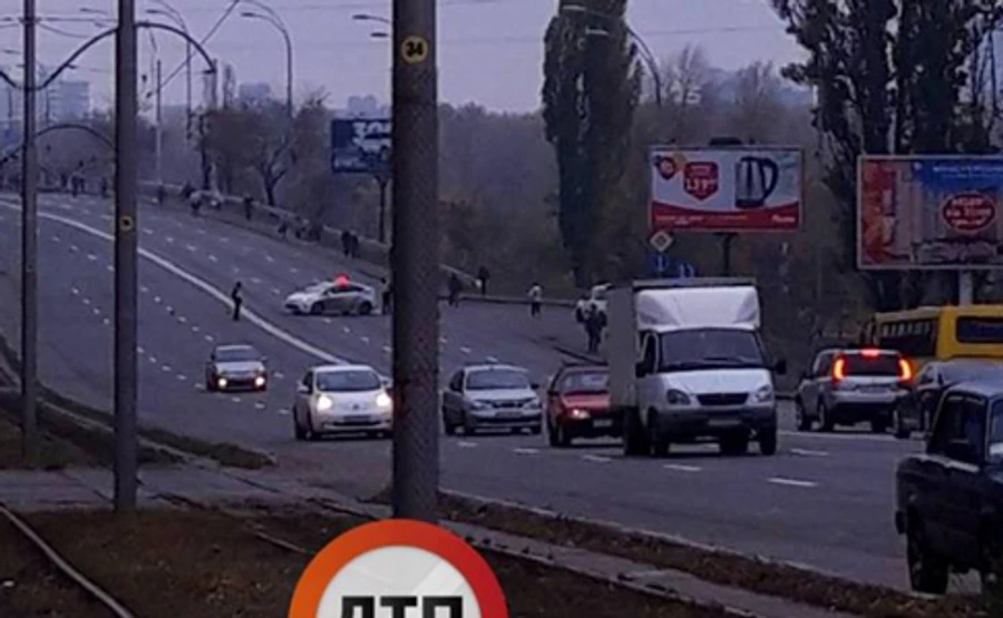 Киевляне до сих пор перекрывают Харьковское шоссе, заблокировано движение  