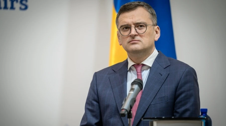 ЗМІ дізнались про втечу Кулеби до Польщі через заборону полишати Україну ексдипломатам