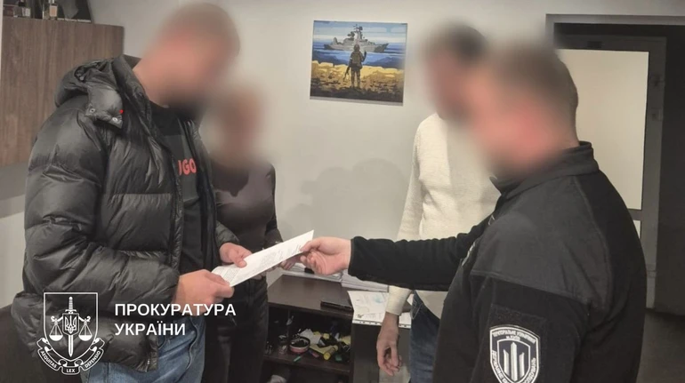 Полицейские избили мужчину возле ТЦК в Киеве