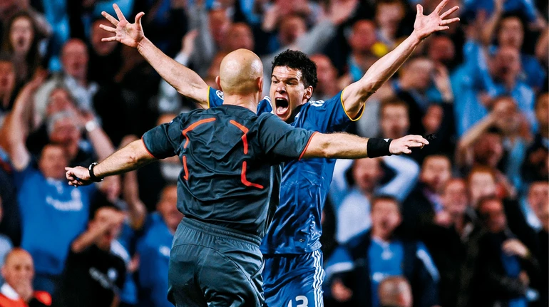 Худшее судейство, которое я видел: арбитр, убивший Челси, стал психологом и до сих пор получает угрозы