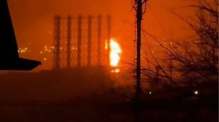 У Росії заявили про атаку дронів на Туапсе: є влучання в причал і НПЗ