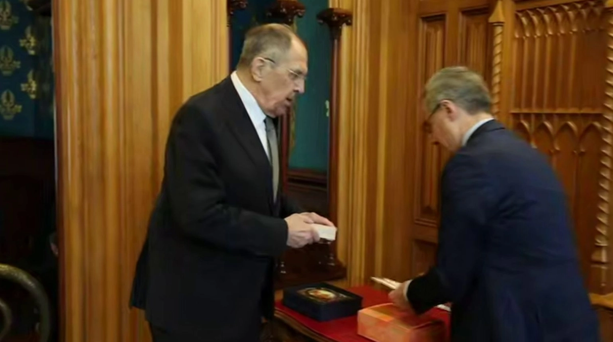 Russian Foreign Ministry says OSCE head gave Lavrov music box that plays Tchaikovsky piece – video