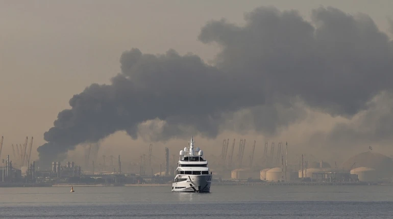 Іран атакує інфраструктуру ОАЕ, Катару та Оману