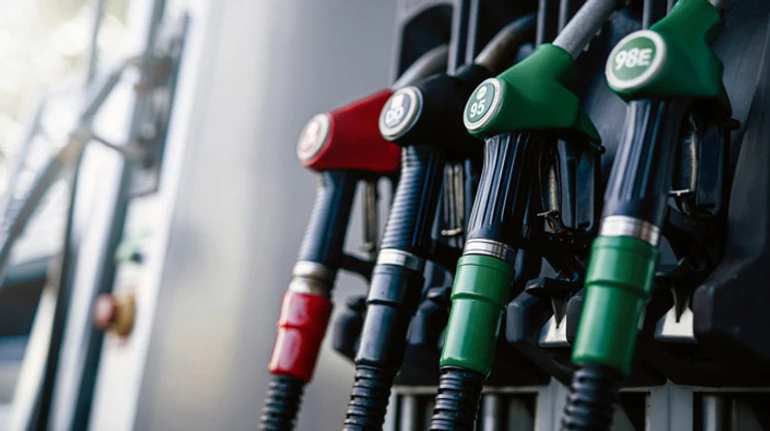 Ціни на АЗС зростають четвертий місяць поспіль. Чому дорожчає пальне?