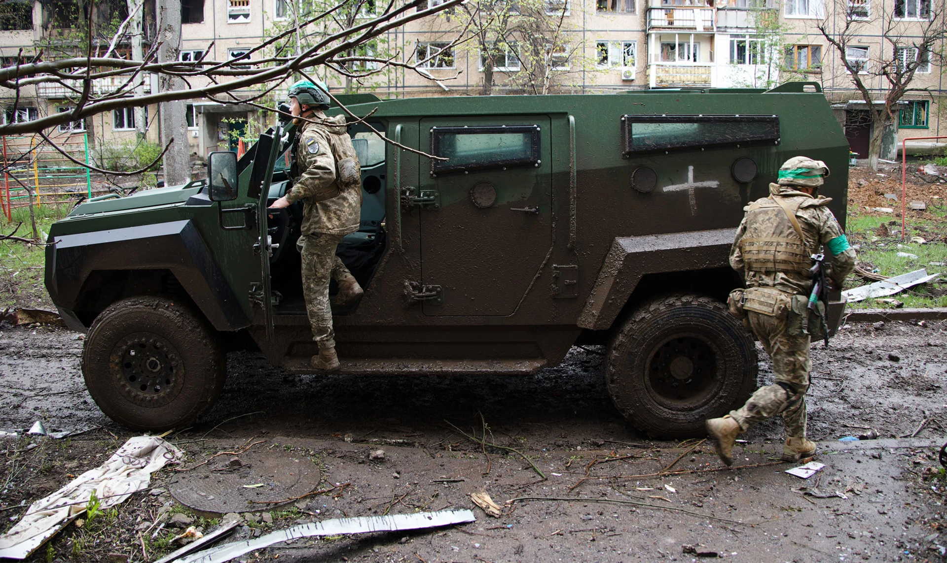 Кров, грязь, вонь – нічого з мирного життя. Як виглядає війна в західній частині Бахмута  