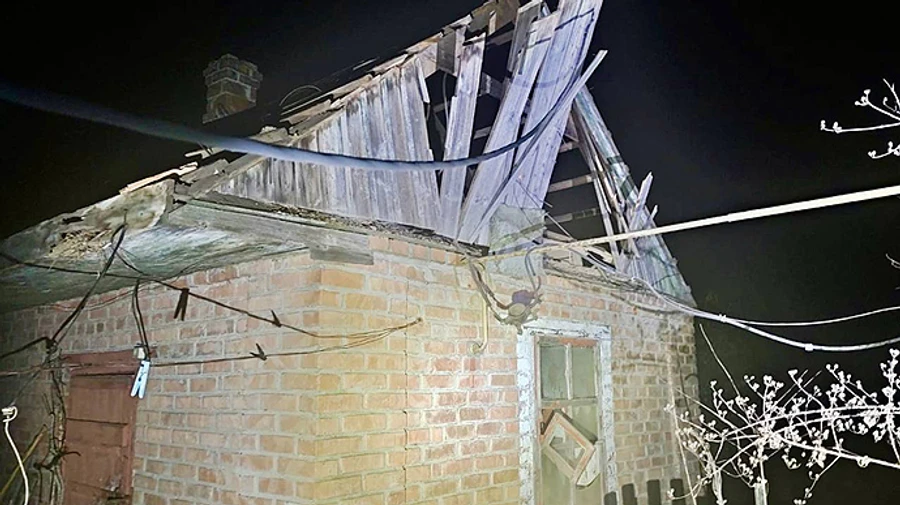 Invaders fire 40 shells at Nikopol district again: houses and gas pipelines damaged