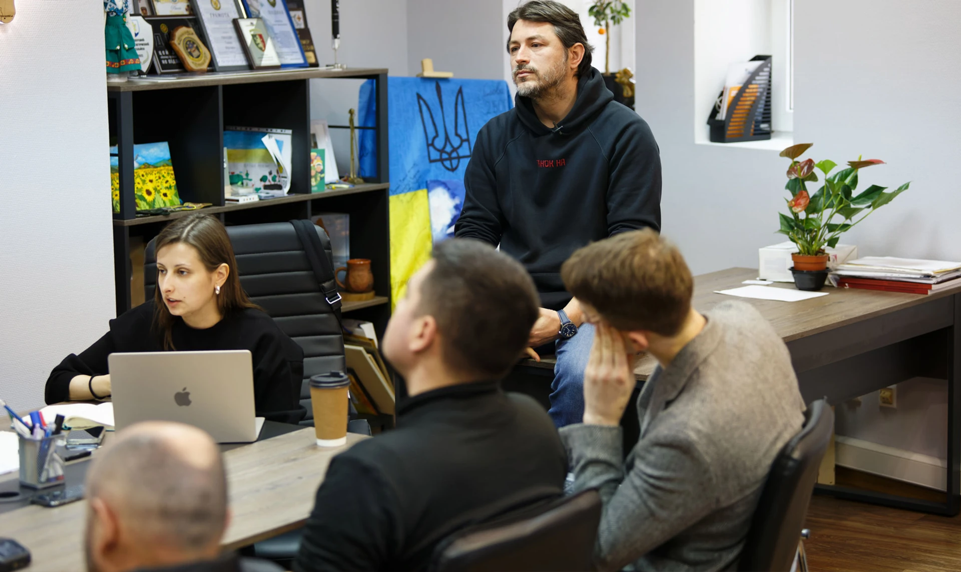 Миллиарды гривен, месть, бронетехника, политика. Репортаж из фонда Притулы