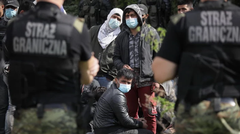 Опозиція атакує разом із Путіним: як міграційна криза поглибила протистояння у Польщі
