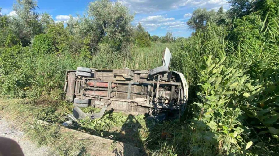 На Днепропетровщине перевернулся автобус: 15 человек в больнице