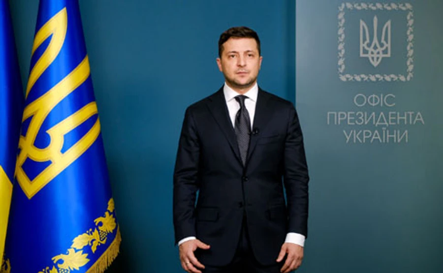 Президент: Кроме борьбы с невидимым врагом продолжается война на Востоке