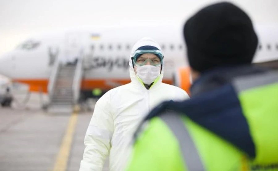 Более сотни украинцев, которые застряли на границе с Италией, эвакуируют в воскресенье