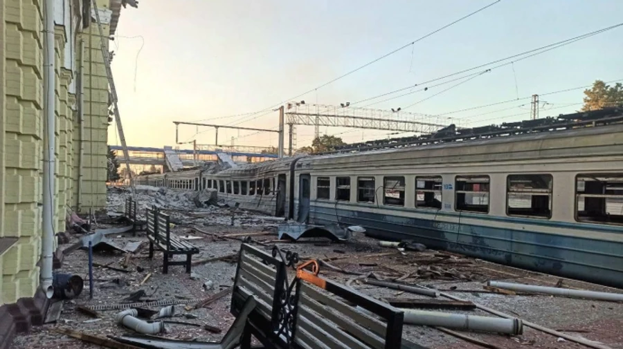 Russians hit railway infrastructure in Lozova, Kharkiv Oblast: 2 killed, 9 injured – photos, video