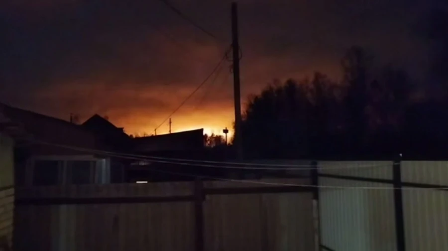 У Брянську, Бєлгороді й Криму пролунали вибухи, росіяни повідомляють про масштабні атаки