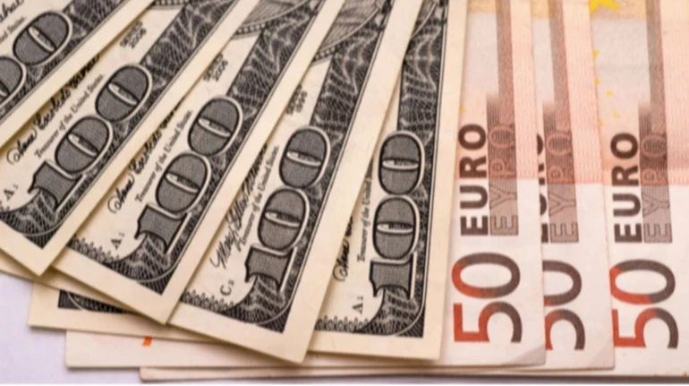 Нацбанк показал курс доллара и евро на вторник 30 декабря