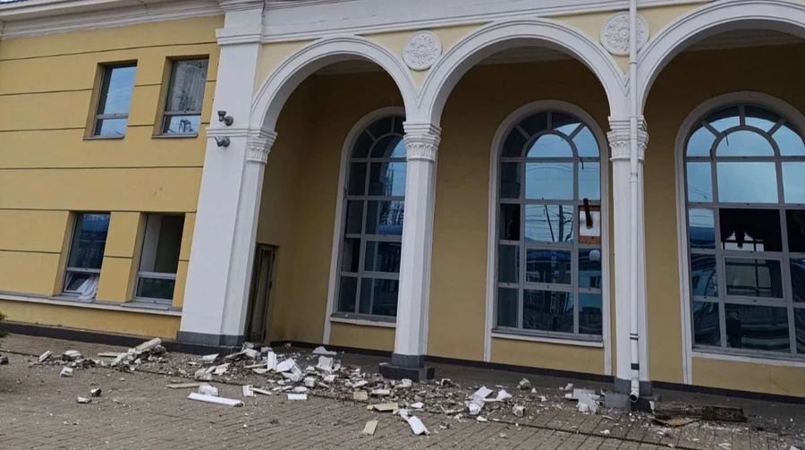 Russians attack Sloviansk railway, people injured