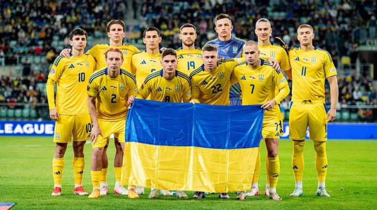 Товариський матч України з Данією достроково завершили через знепритомнення футболіста