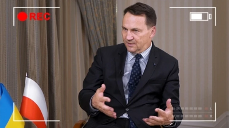 Polish Foreign Minister Radosław Sikorski: A Ukrainian barber cuts my hair in Warsaw. I ask him, shouldn't you be defending Ukraine?