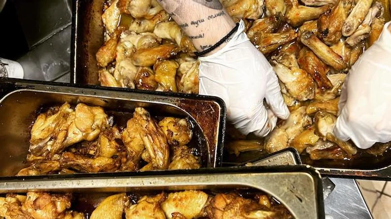 Давайте годувати ЗСУ: Розповідаємо про гастрофронт рестораторів Києва в перший місяць великої війни