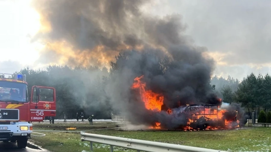 На Львівщині зіткнулись мікроавтобус і ГАЗель: спалахнула пожежа, 7 постраждалих