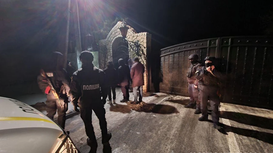 Полиция провела обыски в доме и гостинице Ярославского