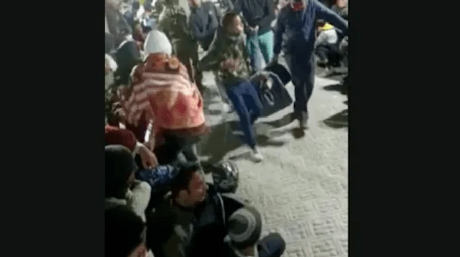 12 людей загинули в тисняві біля храму в Кашмірі